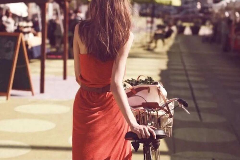 月薪6000元，老婆要我求婚买1万多的钻戒，过分吗？