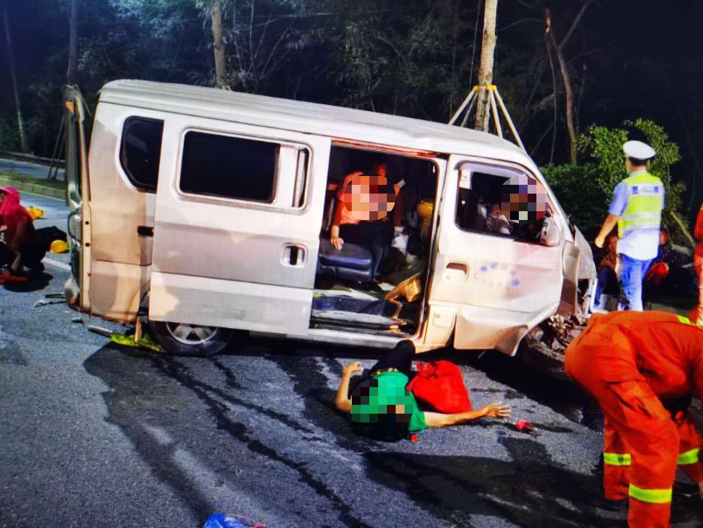 深圳面包车超载造成事故,深圳面包车追尾大货车三人死亡