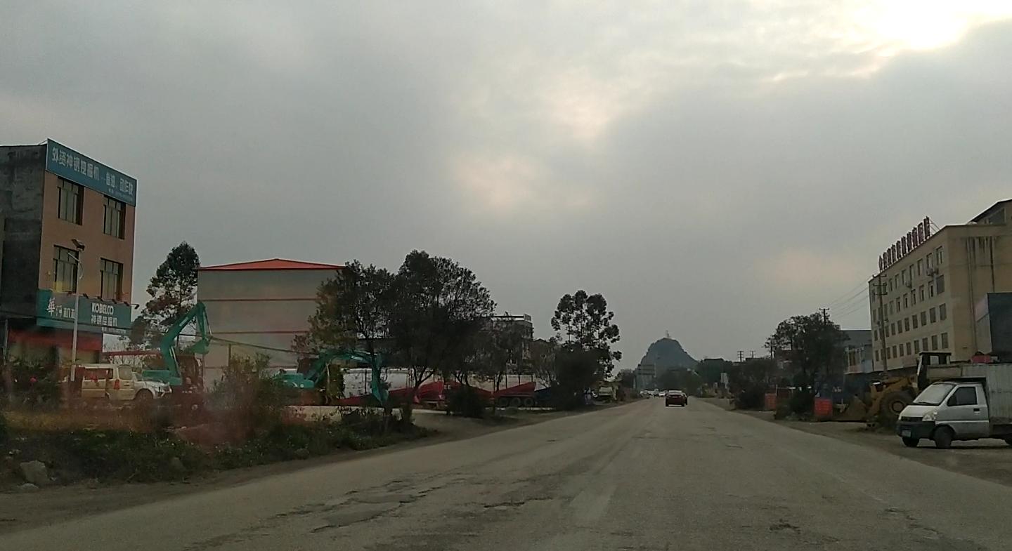 第一次走贵港峡山这条路,感觉和贵港-八塘那条路有得一拼