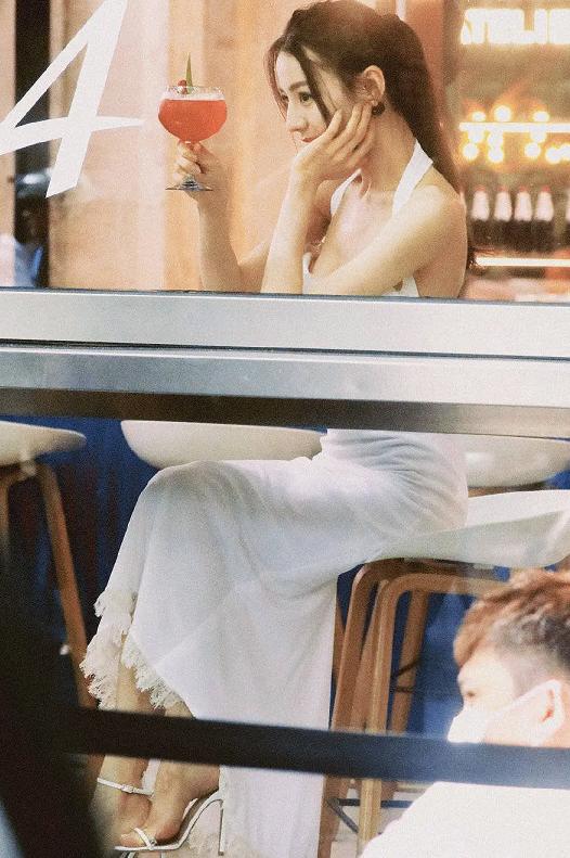 迪丽热巴出席活动穿礼服,迪丽热巴穿礼服出席活动