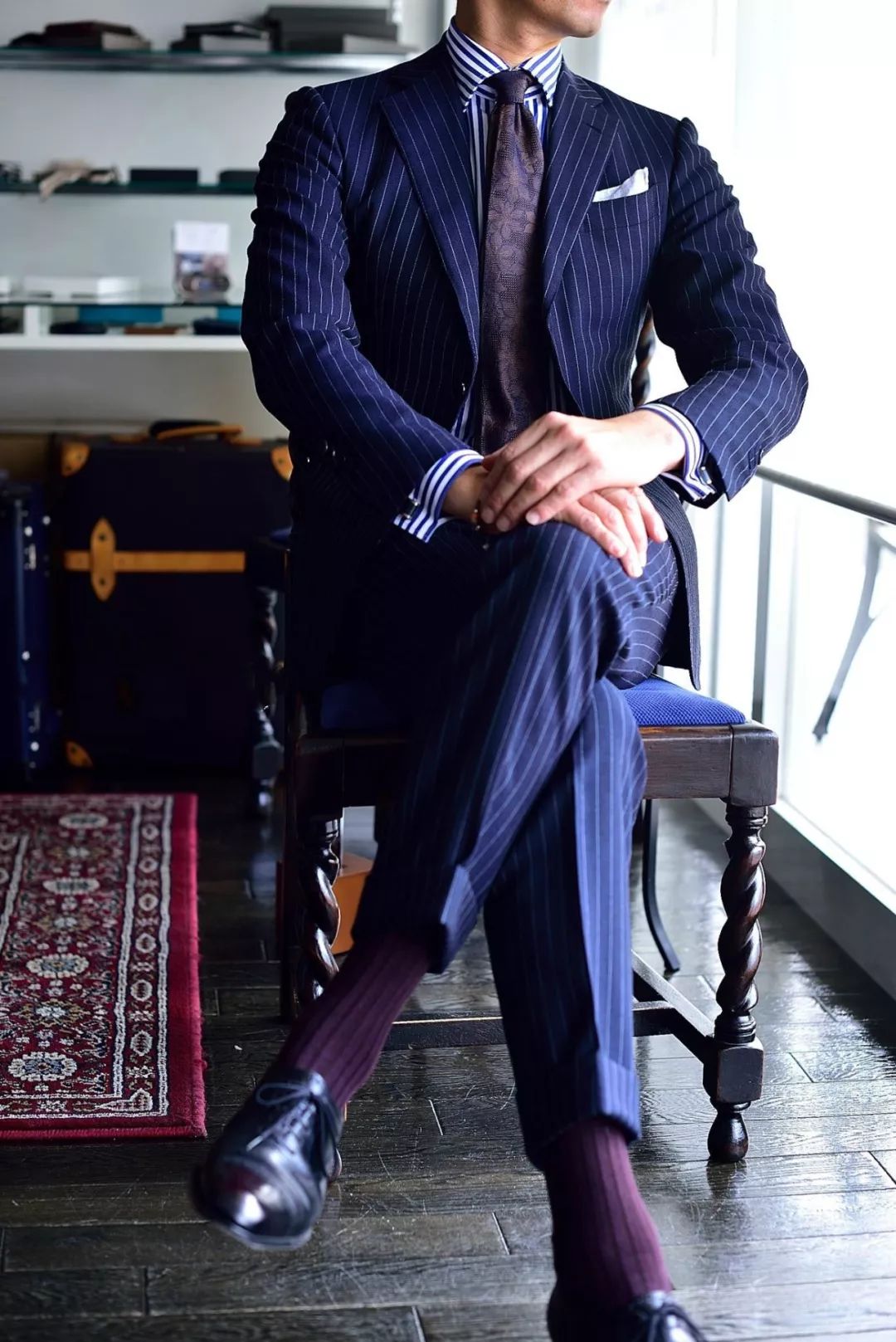 给西装加一条腰带,给西装加盘扣