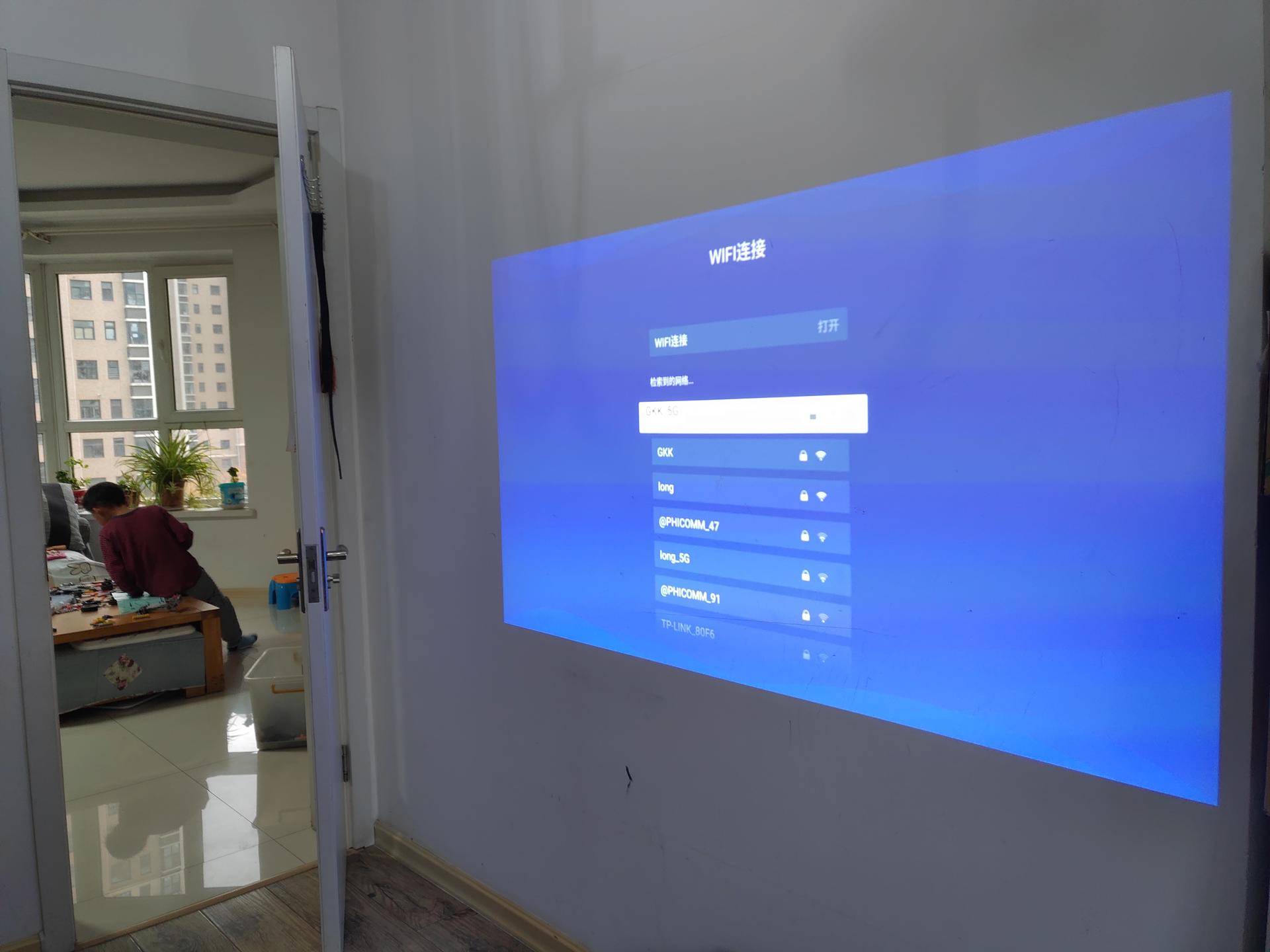 投影仪看电影就是噱头,液晶电视和投影仪看电影哪个好