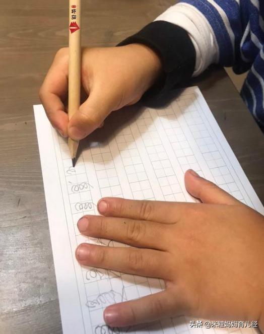 小孩写字歪歪扭扭的好丑,小孩写字写得丑咋办怎么纠正