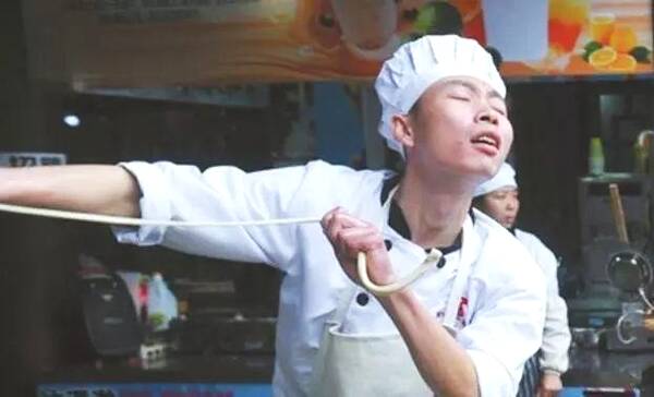 拉面哥爆红背后的真相,拉面哥网红火到一塌糊涂