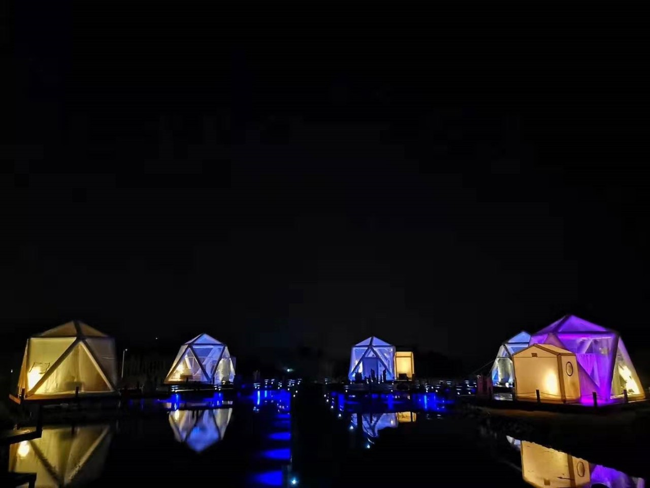 打卡最爱的水上泡泡屋，你最关心的18个问题都在这