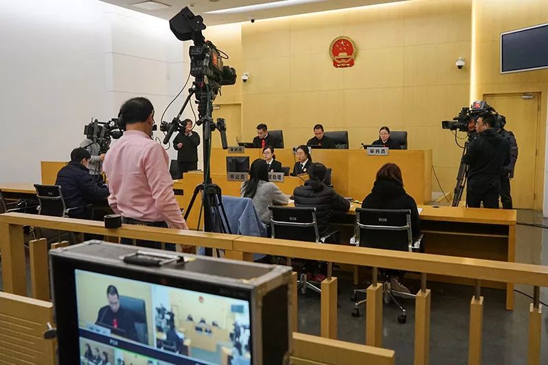 摄影店跑路了怎么起诉,影楼老板跑路最后都怎么处理了