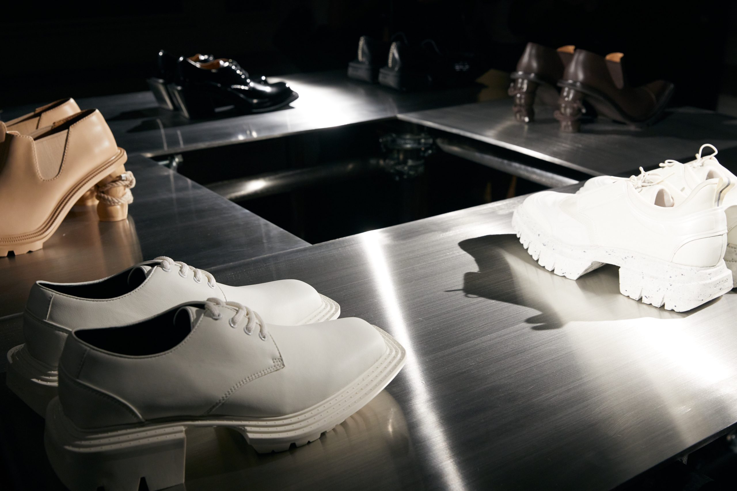 OVOxAJ4Sample拍卖价格高达3万+美元