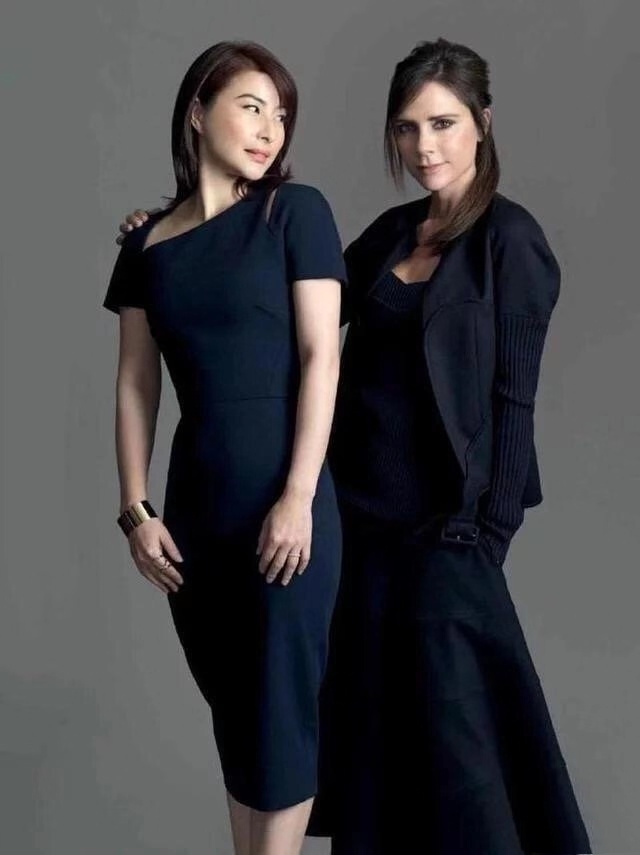 郭晶晶穿黑色裙近照大曝光,郭晶晶近况曝光朴素衣着不似阔太