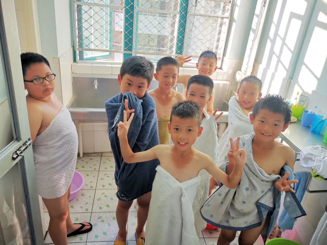 一堂有活力的足球训练课,感受一下足球带给我们的魅力