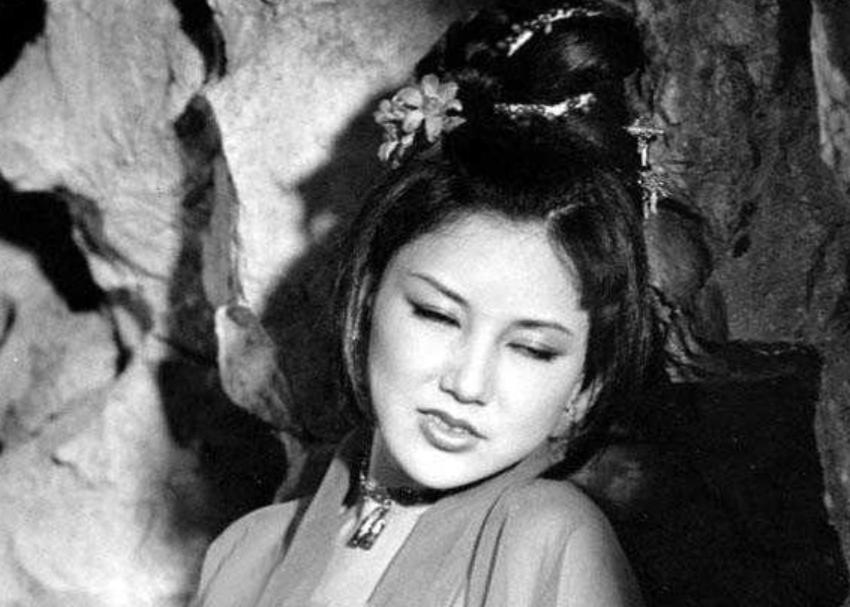 一代*星艳**遭封杀、被出轨，还毁容，69岁却重新光芒万众