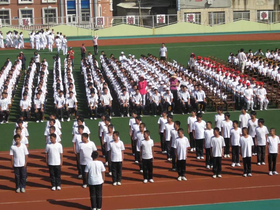 五十五中全体师生用热情与活力为祖国华诞献上最美的赞歌