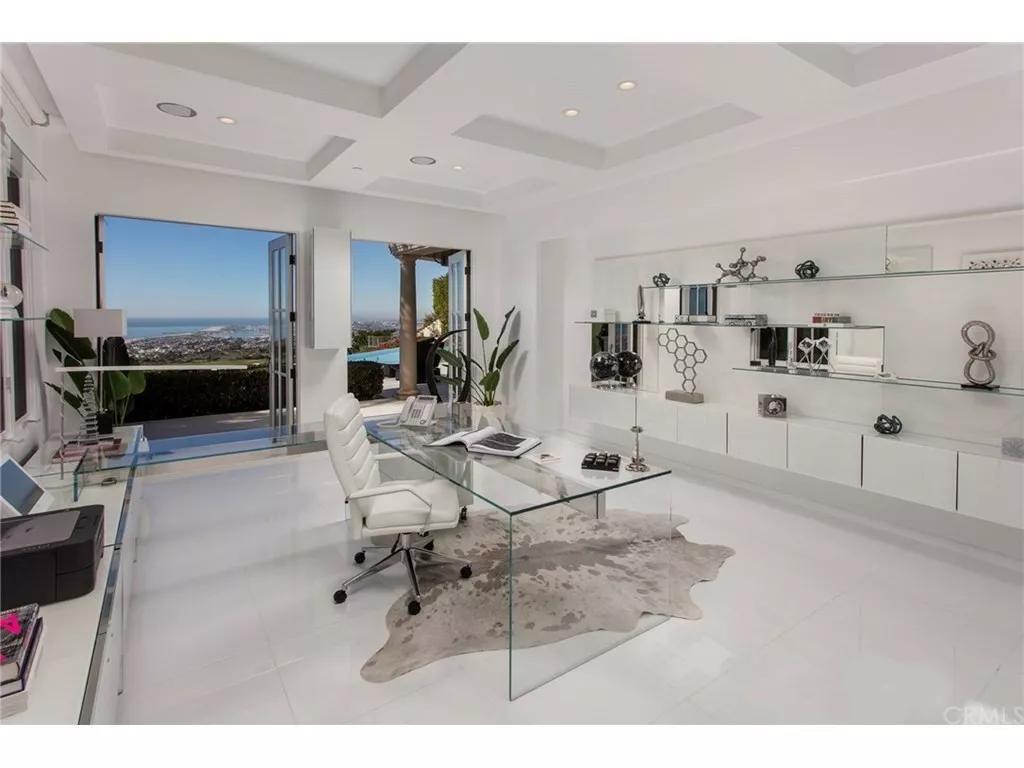 开车进故宫空姐被扒!溥仪都要买票,特朗普也须步行,你凭啥?