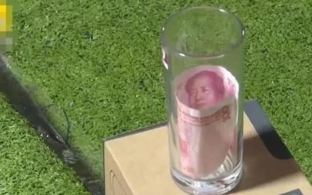 山东初中生摆地摊8天收入2万，商业头脑让人佩服，老爸：自愧不如