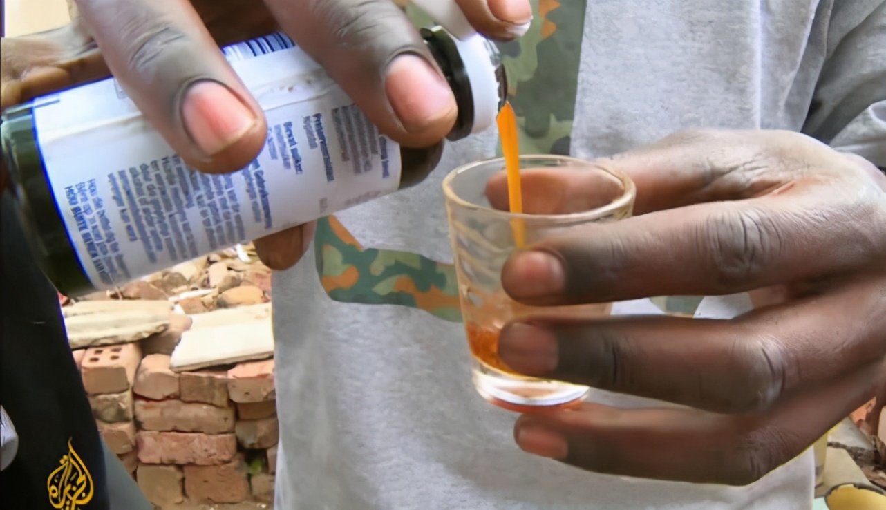 止咳糖浆的魔力:非洲一些年轻人每天喝4瓶,完全无心工作