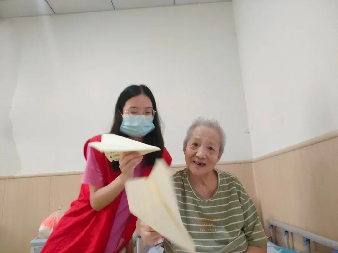 「颐和快讯」纸短情长,童心飞扬——颐和社工与长者折纸忆童年