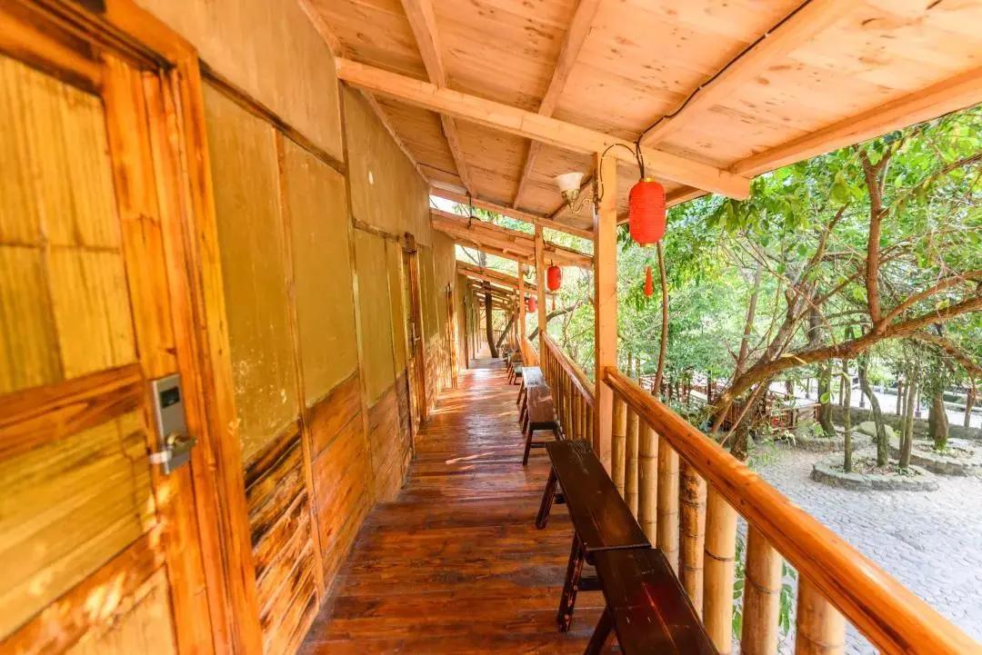 鑻卞痉涔濆窞椹跨珯鏍戜笂娓╂硥鏅偣,鑻卞痉涔濆窞椹跨珯鏍戜笂娓╂硥鎴夸环