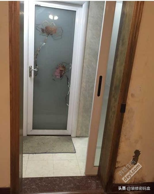 门槛石裂缝渗水,外面下雨门槛石渗水