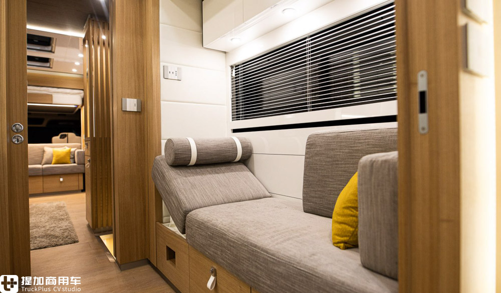 世界顶级豪华奔驰轻卡房车,最新型的奔驰房车