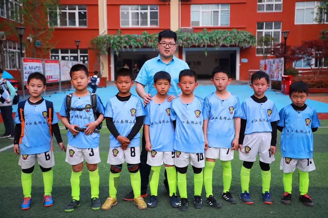 第二届校园足球赛拉开帷幕,曲江新区首届校园足球联赛