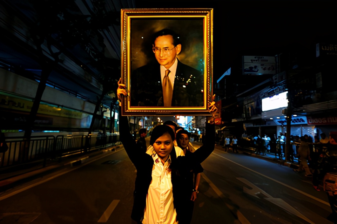 泰国的国王有实权吗,泰国国王和军方谁有实权