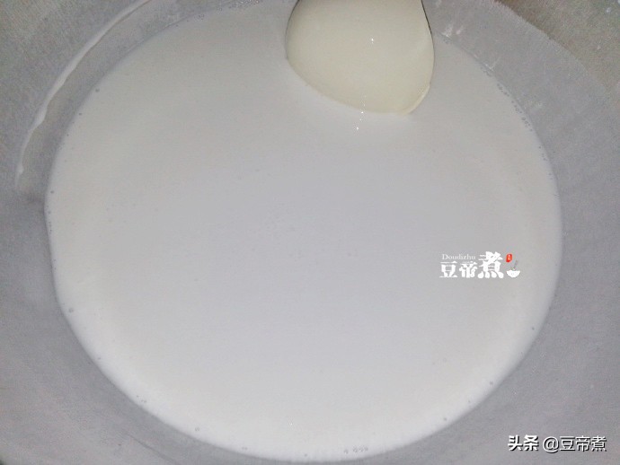 下雨没事在家自制凉皮,和家人一起做凉皮