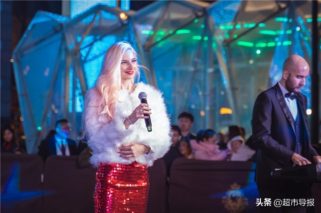 奇迹许愿圣诞树惊艳点亮，上海环球港开启奇幻童话之旅