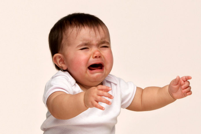 48天婴儿哭闹的原因和安抚的方法,2个多月宝宝哭闹原因及安抚