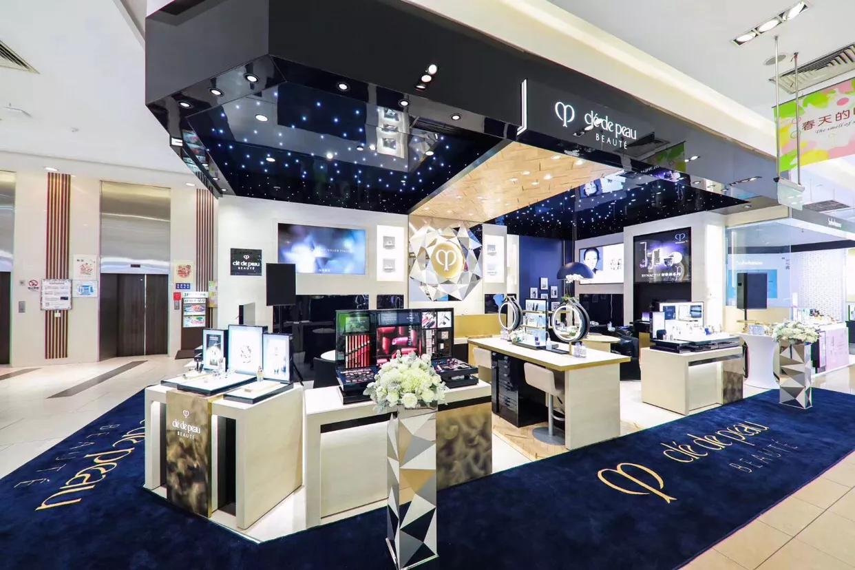 奢美密钥至臻尊耀CPB肌肤之钥璀璨亮相成都伊势丹