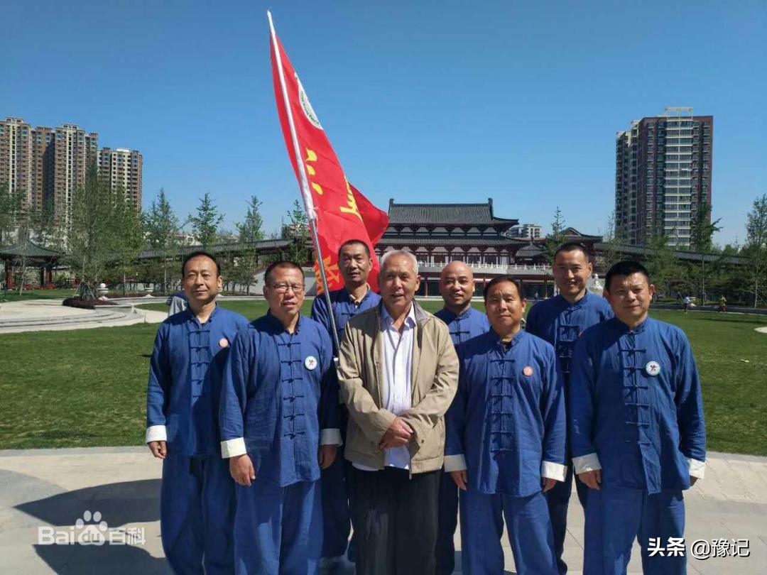 篮球场上小个子球员,篮球场上的矮子