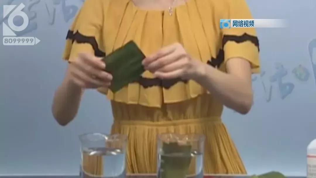 吓的我粽子都掉了!网传化学干粽叶“回春”*法大**绿油油的“回春”粽叶有毒