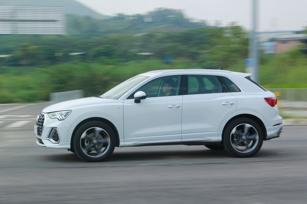 奥迪q345tfsiquattro,奥迪q335tfsi时尚动感型测评