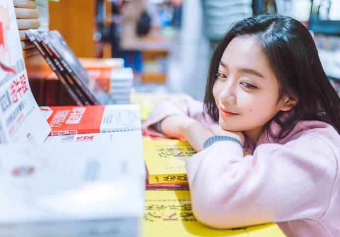 女生报考专科专业就业前景排名,女生读专科选什么专业更好