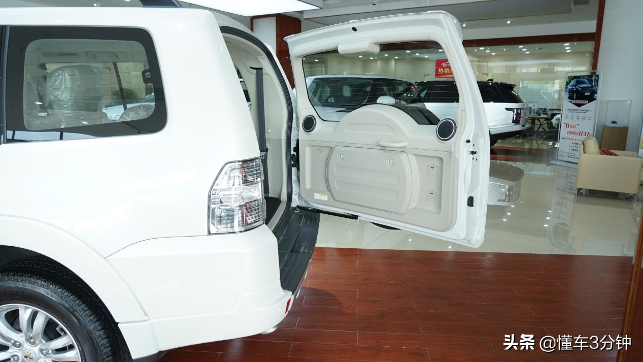 三菱帕杰罗原装进口7座,2.0自吸几万块的帕杰罗