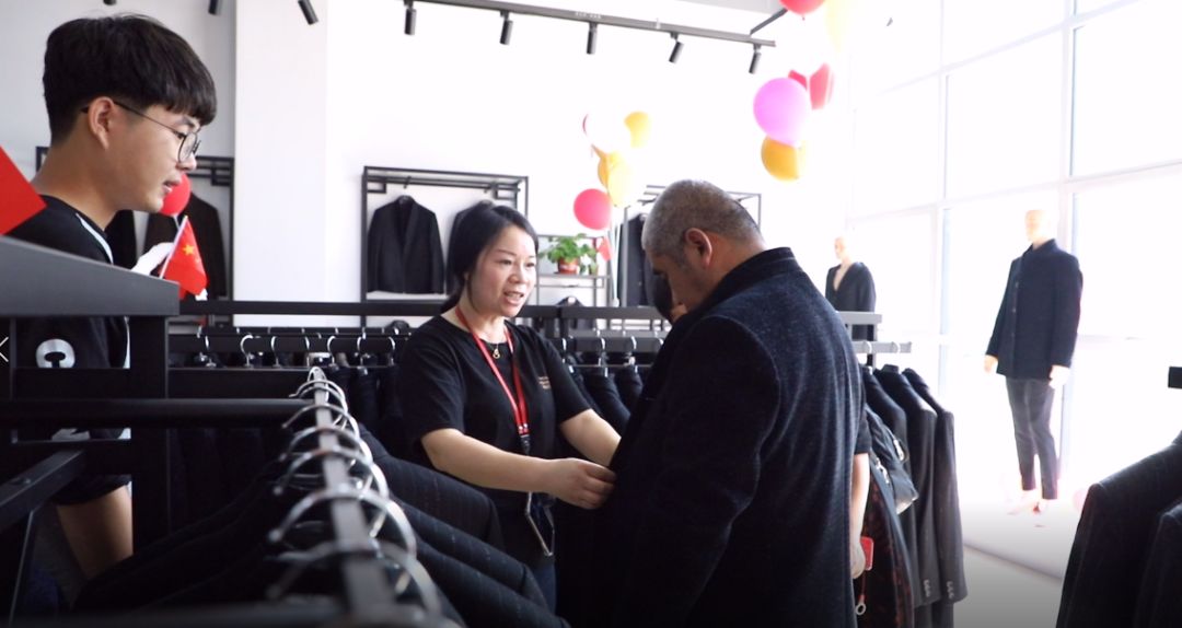 走进明珠服装新城工厂店，体验“前店后厂”新时尚