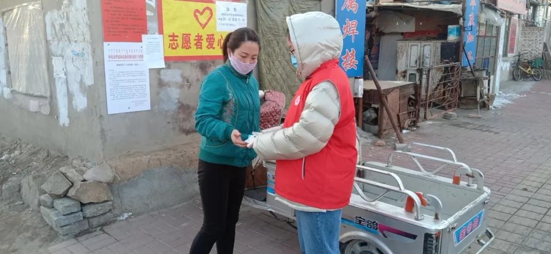 志愿者筑起复工复产疫情防控墙 (社区志愿者复工复产)