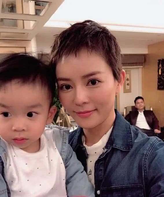 又一女星官宣结婚,知名女星官宣三胎