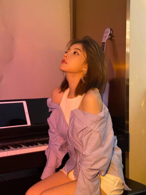 冯提莫体面合唱,冯提莫晚会元气满满