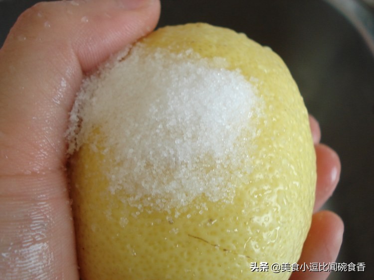 蜂蜜柠檬水用开水泡还是凉水,蜂蜜柠檬水的动漫图片