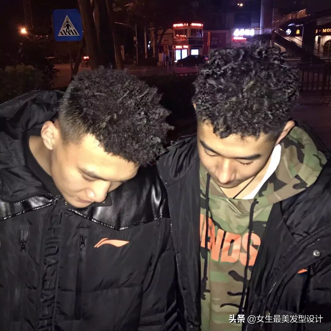 黑皮肤适合的发色卷发,黑皮肤适合烫什么发型好