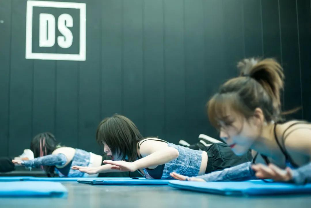 体能不好的学哪种舞,跳舞需要练哪些体能训练