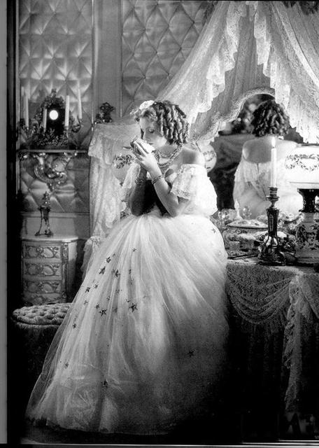 小仲马为什么把茶花女叫玛格丽特,小仲马的茶花女原型