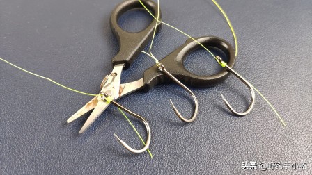 鱼钩大小决定钓多大鱼吗,鱼钩大小对钓鱼影响图