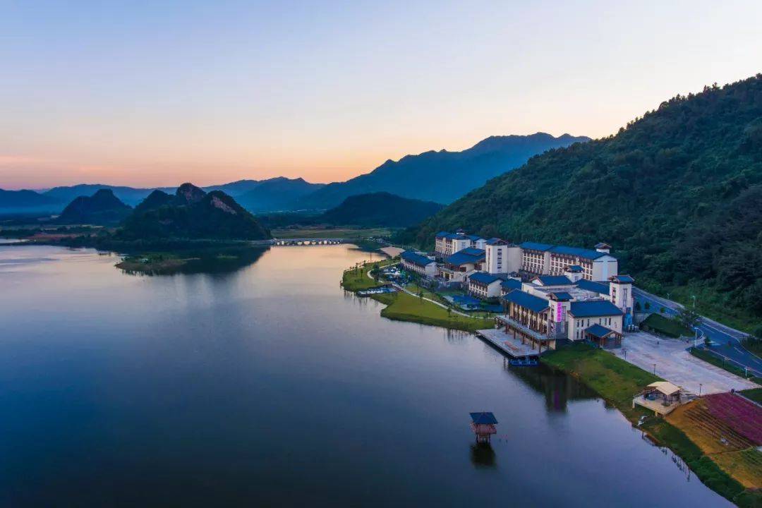 隐藏在英德一座微派风格的酒店—一幅灵动与纸上的古邑国画