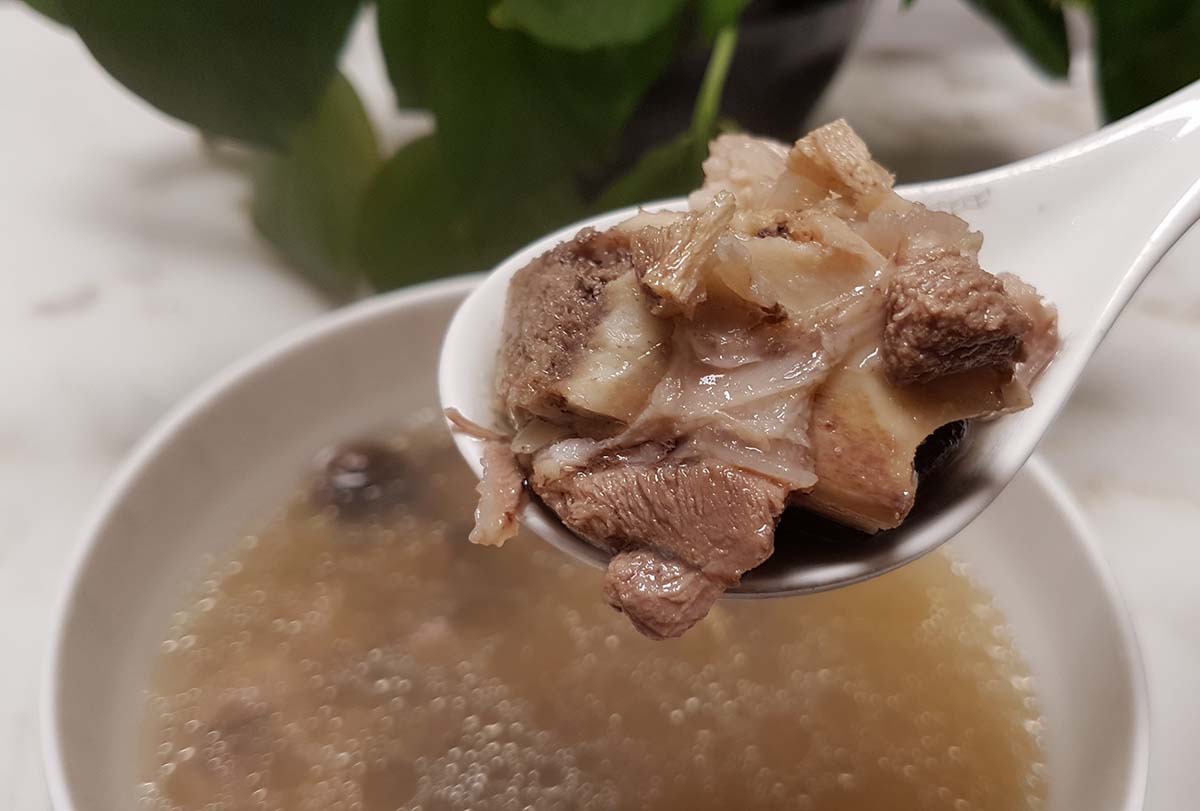 后厨阿姨餐具清洗,后厨阿姨打扫卫生视频