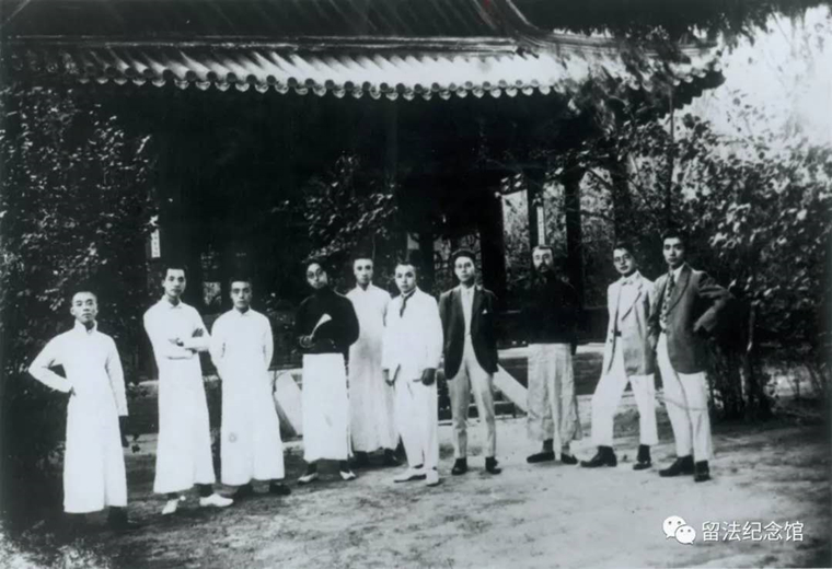 毕业季同学合影,14人一组毕业季照片