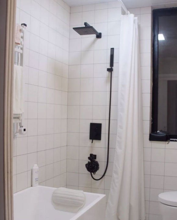 卫生间简易花洒和毛巾架布局,卫生间简易花洒架