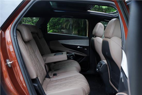 动力强底盘稳隔音好,动力强劲底盘扎实的汽车