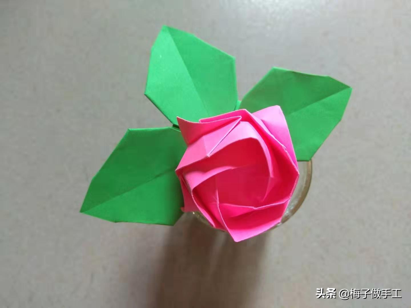 折纸玫瑰怎么折又简单又漂亮,海绵纸折玫瑰花的步骤图解