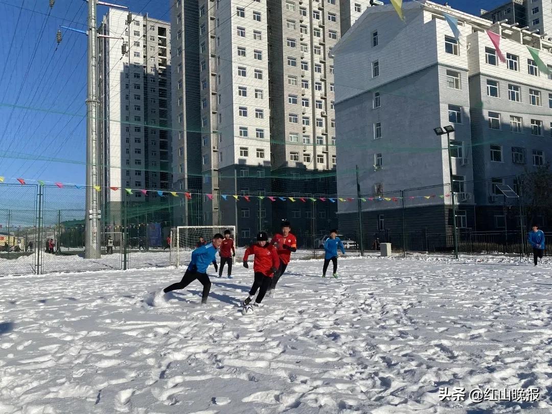 真会玩系列比赛,足球赛现场气氛很嗨