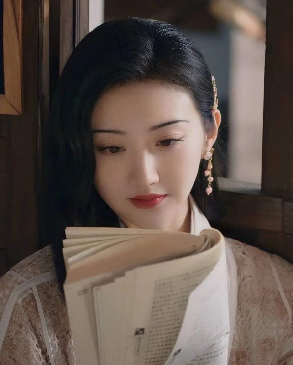 化妆起皮了怎么办,起皮卡粉怎么化妆